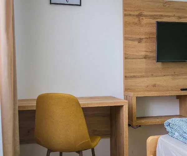 Zoe 公寓 皮罗特